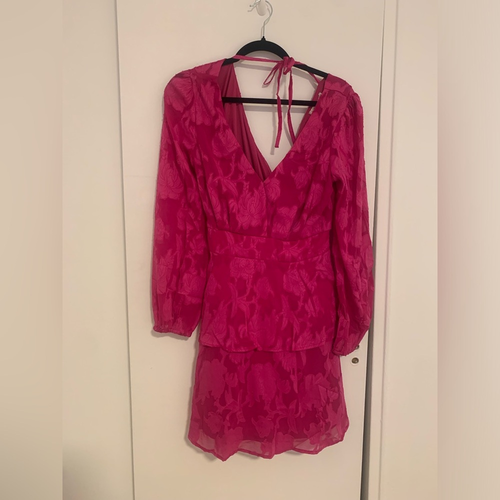 FUSCHIA PINK PEPLUM MINI DRESS FLORAL ACCENTS BRAND NEW - Picture 5 of 9